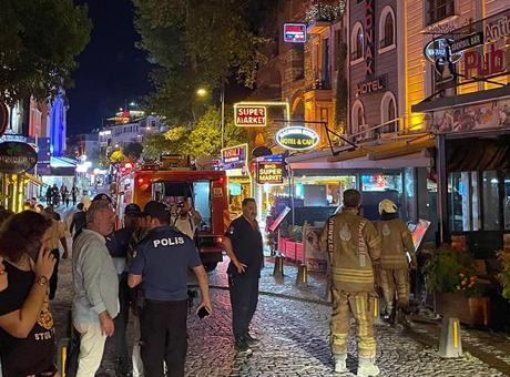 Fatih’te korkutan otel yangını