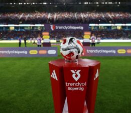 Galatasaray ve Trabzonspor 2’de 2 yaptı: Beşiktaş son dakika golüyle kazanırken, Fenerbahçe kayıpla başladı