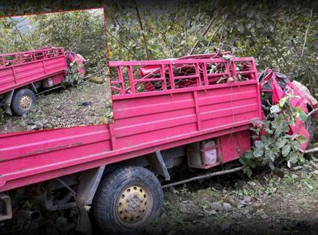 Giresun’da feci kaza! Fındık işçilerini taşıyan kamyonet şarampole yuvarlandı: 4 ölü, 1 yaralı