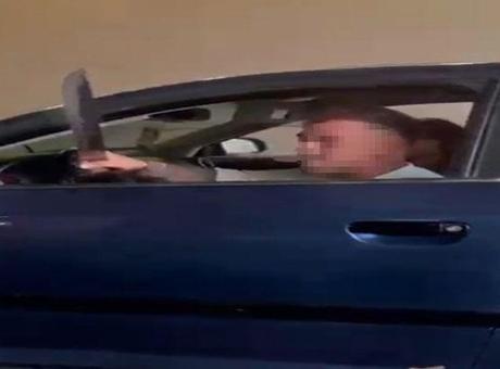 Görenleri dehşete düşürdü! Ankara’da protokol yolunda elindeki kılıcı camdan savurdu