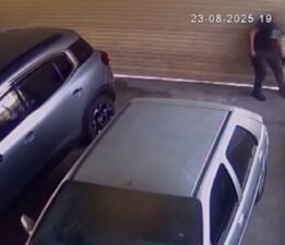 Gözünü kırpmadan komşusunun köpeğini öldürdü