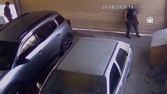 Gözünü kırpmadan komşusunun köpeğini öldürdü