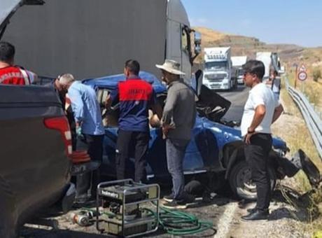 Hakkari-Van karayolunda katliam gibi kaza: 4 ölü, 2 yaralı
