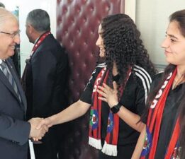 ‘Hakkari’ye silah değil konser sesi yakışıyor’
