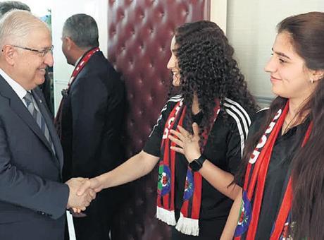 ‘Hakkari’ye silah değil konser sesi yakışıyor’