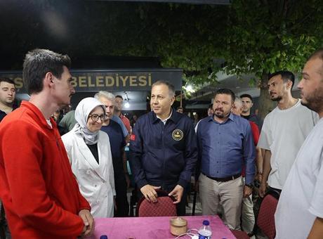 İçişleri Bakanı Yerlikaya Sındırgı’da açıklama yaptı: 4 vatandaşımız kurtarıldı