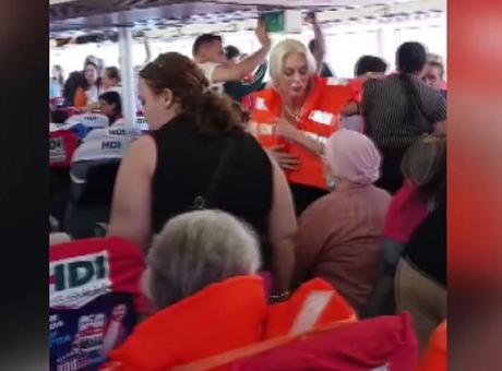 İDO feribotu kayaya çarptı! Yolcular panikledi