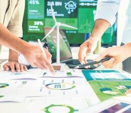 İşletmeler için yeni yatırım döneminde iki başlık öne çıkıyor: Teknoloji yeşil enerji