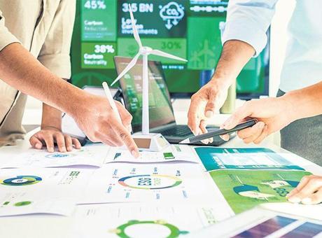 İşletmeler için yeni yatırım döneminde iki başlık öne çıkıyor: Teknoloji yeşil enerji