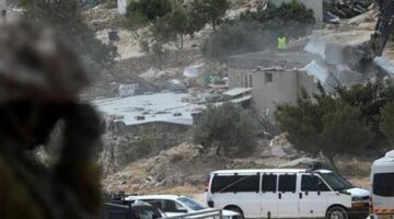 İsrail ordusu, Filistinlilerin topraklarını gasbeden İsraillilerin baskını öncesinde El Halil kent merkezini boşalttı