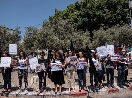 İsrail’de Gazze’deki açlık ve gazetecilere yönelik saldırılar protesto edildi!