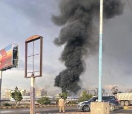 İsrail’den Yemen’e hava saldırısı: Başkent Sana karanlığa gömüldü