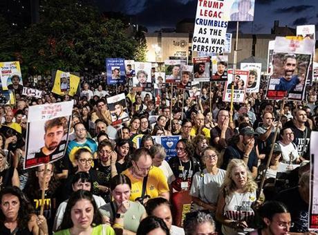 İsrailli ailelerden hükümete Gazze tepkisi: İşgal yerine esirleri getirin!