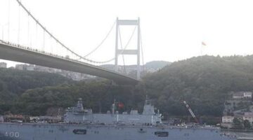 İstanbul Boğazı’nda ‘zafer’ geçişi