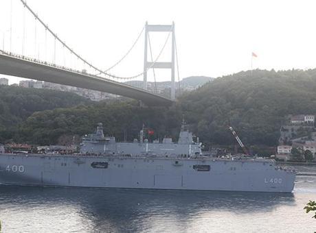 İstanbul Boğazı’nda ‘zafer’ geçişi