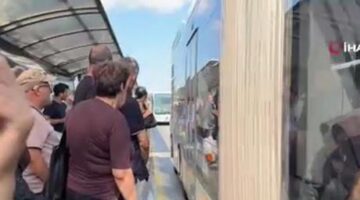 İstanbul Cevizlibağ’da metrobüs arızası yaşandı