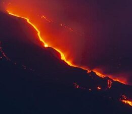 İtalya’da Etna Yanardağı’nda hareketlilik