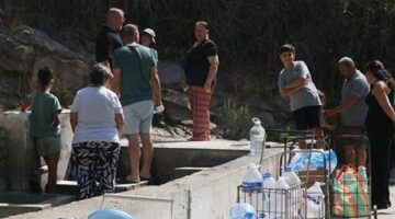 İzmir’de su kesintisi! Çiğli’de bazı vatandaşlar çeşmede kuyruk oluşturdu