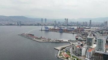 İzmir’in kabusu geri döndü! Vatandaş isyan etti: Bu koku insanı hasta eder
