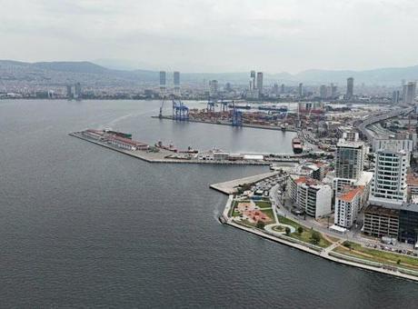 İzmir’in kabusu geri döndü! Vatandaş isyan etti: Bu koku insanı hasta eder