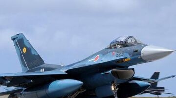 Japonya’da savaş uçağı okyanusa çakıldı!
