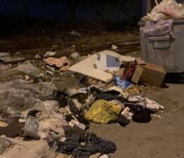 Kartal’da işçiler ‘eksik ödeme yapıldığı’ gerekçesiyle çöpleri toplamadı