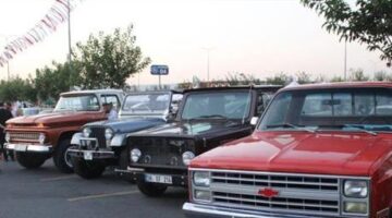 Kayseri’de klasik otomobiller büyük ilgi gördü