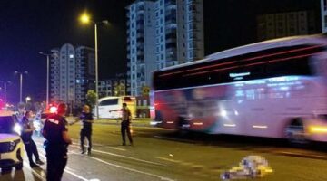 Kayseri’de korkunç kaza! Önce hafif ticari aracın çarptı sonra otomobil ezdi