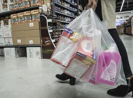 KDK’dan plastik poşet satmayan zincir market için tavsiye kararı