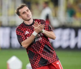 Kerem Aktürkoğlu sahaya çıktı, tribünler ayağa kalktı: Taraftara karşılık verdi