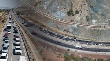 ‘Kilit kavşak’ta trafik durma noktasına geldi! Kilometrelerce araç kuyruğu