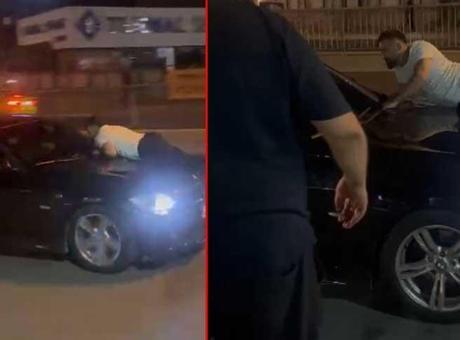 Kıskançlık kabusu! Nişanlısının içinde bulunduğu aracın kaputuna yattı: Arabadan in
