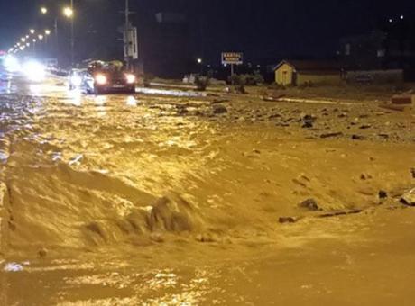 Konya’da sağanak sele dönüştü! Köprü çöktü, evleri su bastı