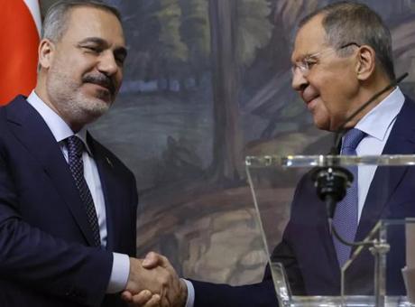 KREMLİN’İN PUTİN-TRUMP AÇIKLAMASI SONRASI, DIŞİŞLERİ BAKANI HAKAN FİDAN, RUS MEVKİDAŞI LAVROV İLE GÖRÜŞTÜ!