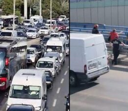 Küçükçekmece’de üst geçitte intihar girişimi! Kilometrelerce araç kuyruğu oluştu