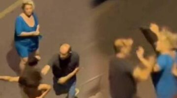 Kuşadası’nda ilginç kavga! 2 kadın bir erkek ortalığı ayağa kaldırdı