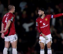 Manchester United’a soğuk duş: 4. lig takımına elendiler, tribünler sahaya indi