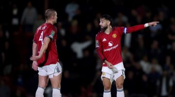 Manchester United’a soğuk duş: 4. lig takımına elendiler, tribünler sahaya indi