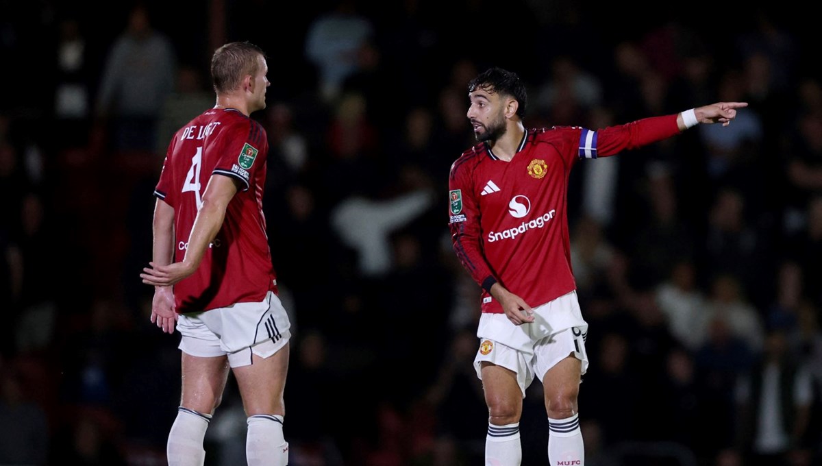 Manchester United’a soğuk duş: 4. lig takımına elendiler, tribünler sahaya indi