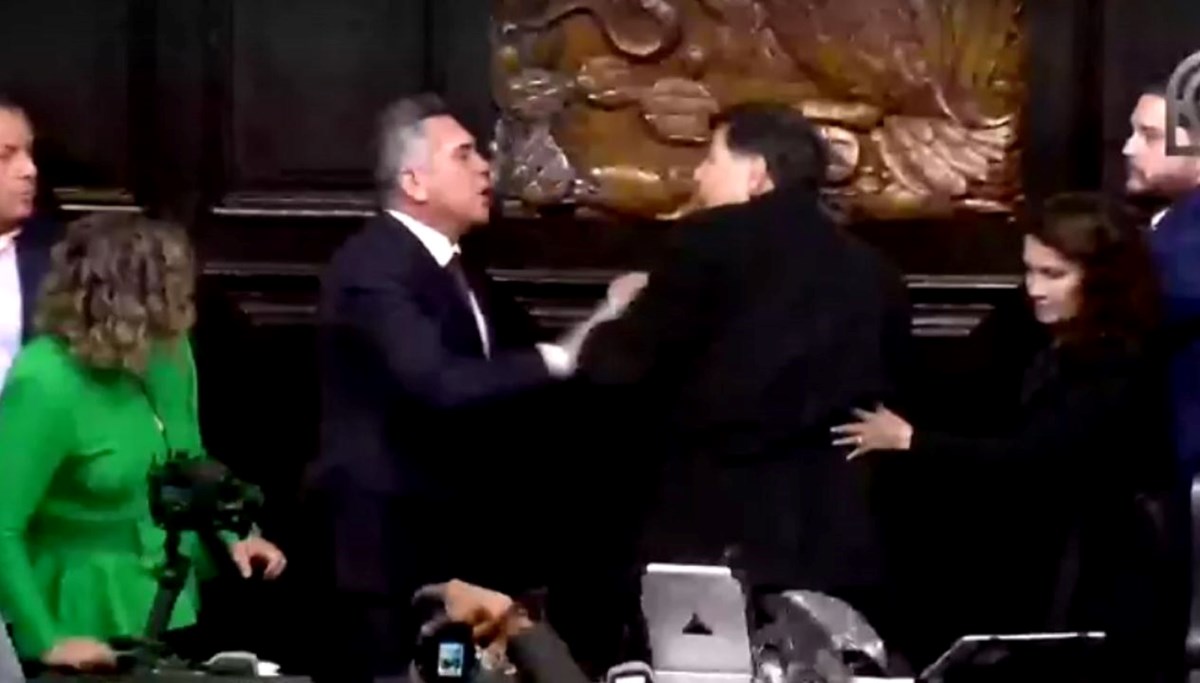 Meksika Senatosu’nda “yabancı asker” kavgası