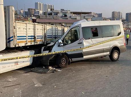 Mersin yolunda facia! Sürücü uyudu, yurt çocuklarını taşıyan minibüs kaza yaptı: 2 ölü, 10 yaralı