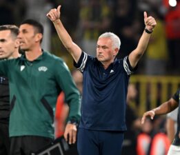Mourinho’dan “Göztepe maçı için erteleme talebi olacak mı?” sorusuna yanıt