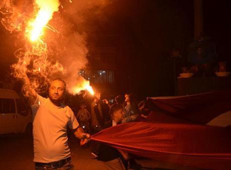 Muş’un Malazgirt ilçesinde Türk bayrağı ve meşalelerle fener alayı düzenlendi