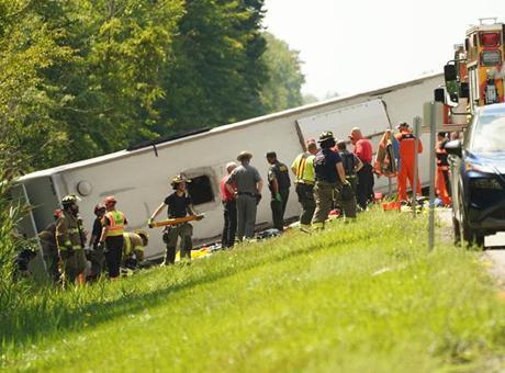 New York’ta yolcu otobüsü devrildi! Çok sayıda kişi hayatını kaybetti