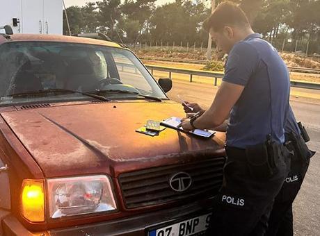 Nişan bozulunca ortak aldıkları kamyoneti ‘çalıntı’ diye şikayet etti! Polis trafikten men etti