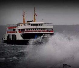 Olumsuz hava koşulları feribot seferlerini iptal ettirdi