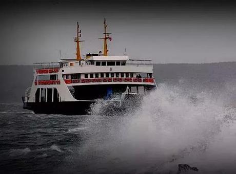 Olumsuz hava koşulları feribot seferlerini iptal ettirdi