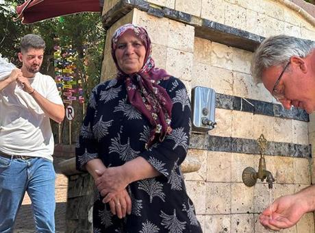 Önce kurşunladılar, camiye ve minibüse bile almadılar! ‘Kılıbık’ hikayesi yayıldı: Mahalle türbeye döndü