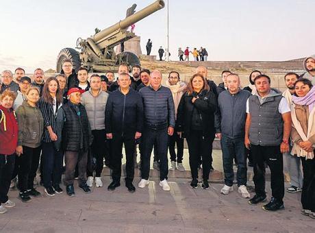 Özel’den Zafer Yolu yürüyüşü