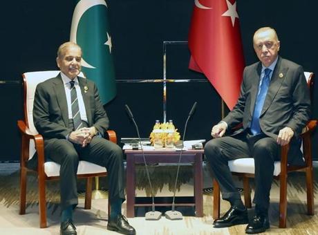 Pakistan Başbakanı Şerif ile Erdoğan bir araya geldi! Şerif, Erdoğan’a minnetlerini sundu